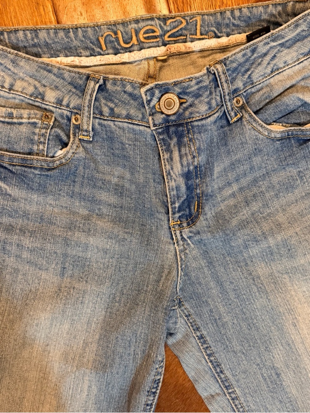 Rue21 Light Wash Bootcut Jeans - Faded Blue - Picture 2 of 4